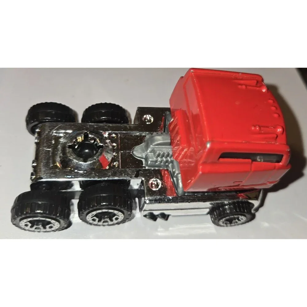 2013 Mattel HOT WHEELS Semi Mac Truck Rig Dog Cab Red